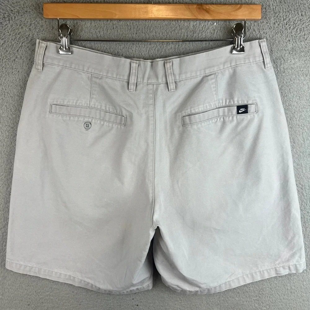 Nike Mens Light Gray Cotton Twill Chino Shorts Size 34 Casual Sportswear Logo